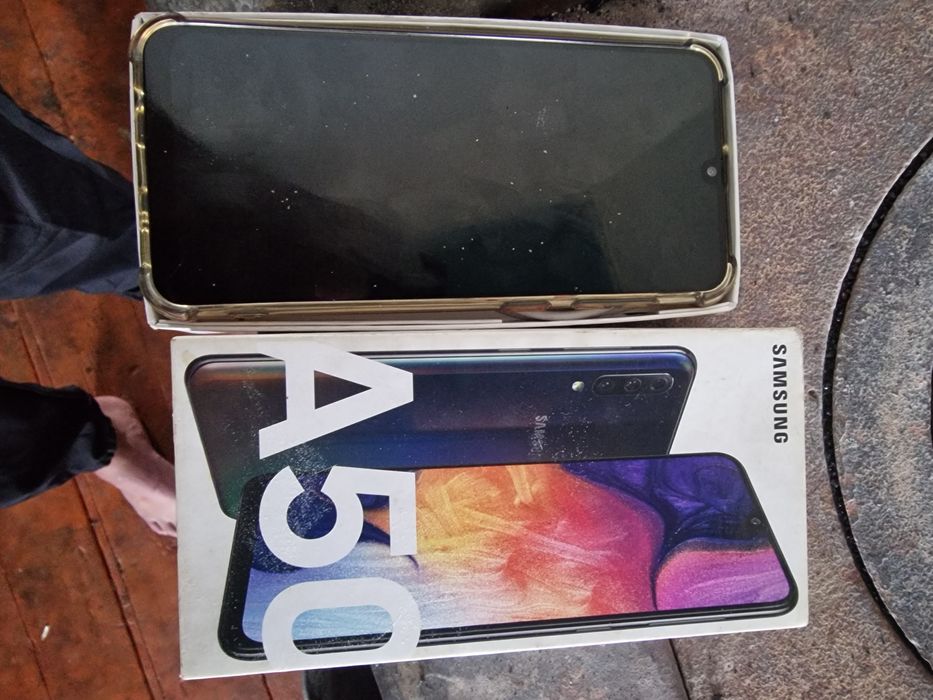 В продаже самсунг а50