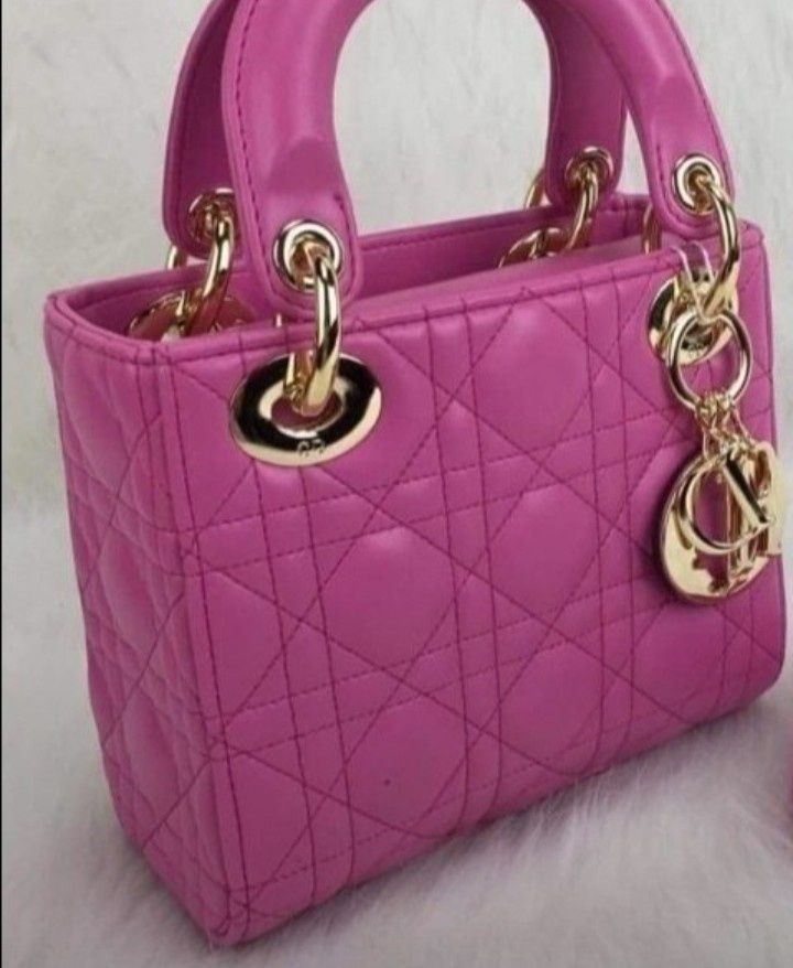 Geanta  Dior fuxia new model import Franța, accesorii metalice aurii