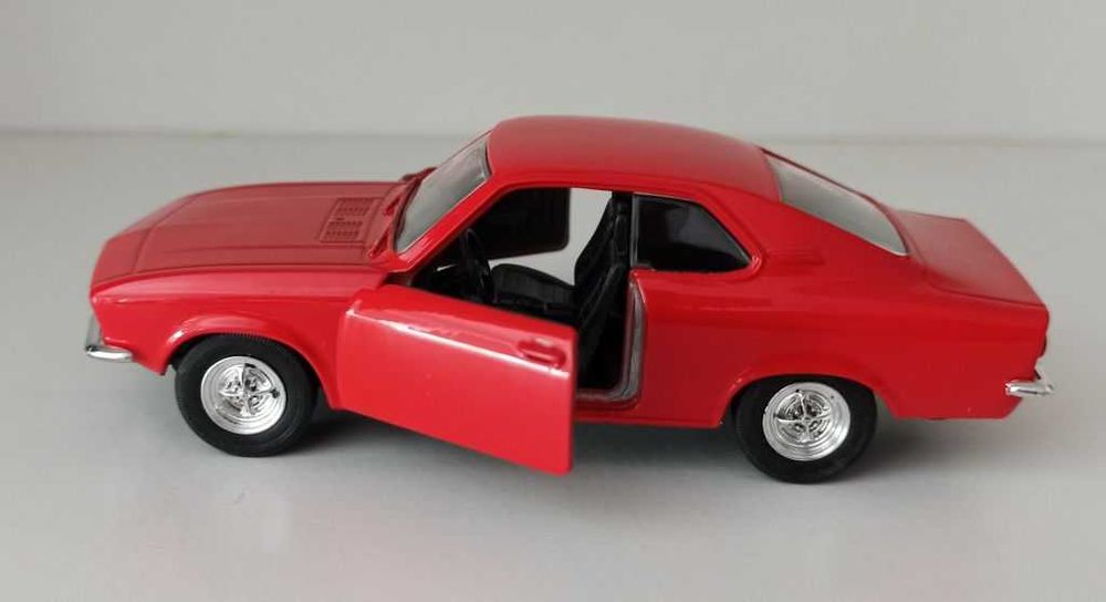 Macheta Opel Manta A 1970 rosu - Welly 1/36