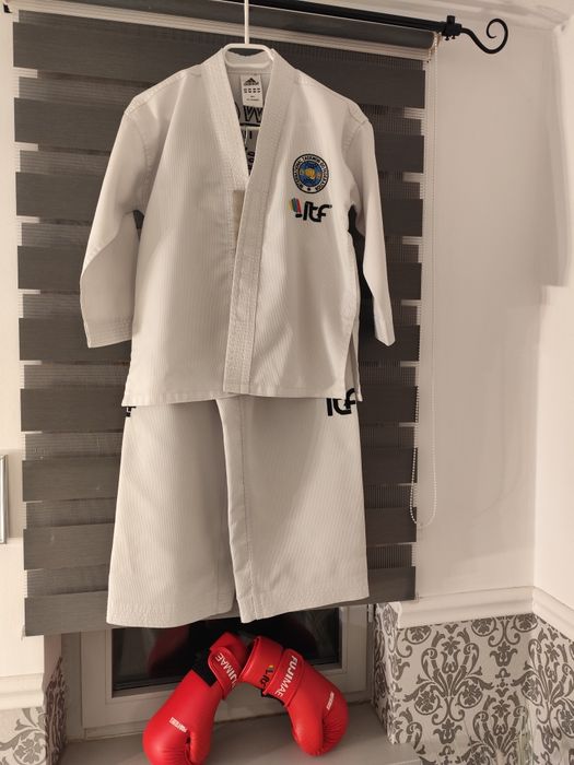 Dobok Taekwondo și manusi