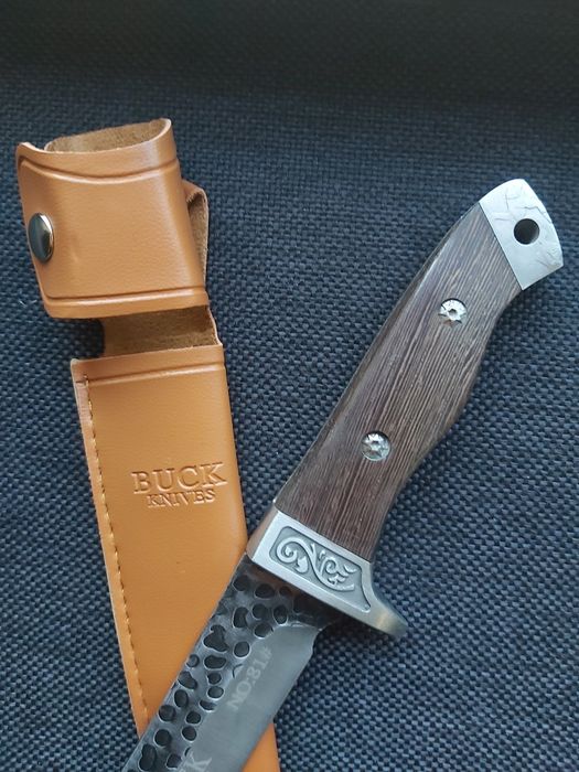 Ловен нож BUCK,фултанг,с дървена дръжка и кания