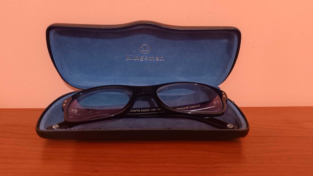Kingsman Рамка за очила с калъф