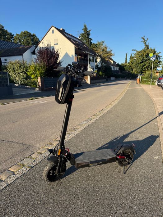 Vând trotinetă electrică