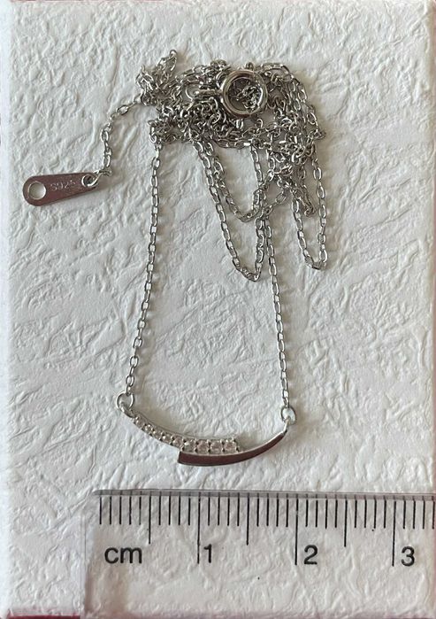 Минималистично сребърно колие с камъни с печат 925