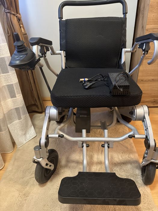 Scaun cu rotile, electric, pliabil