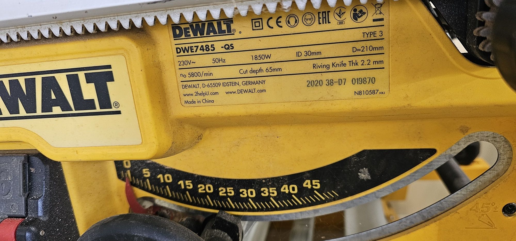 Стационарен циркуляр за дърво Dewalt DWE7485 с маса Dewalt DE7400