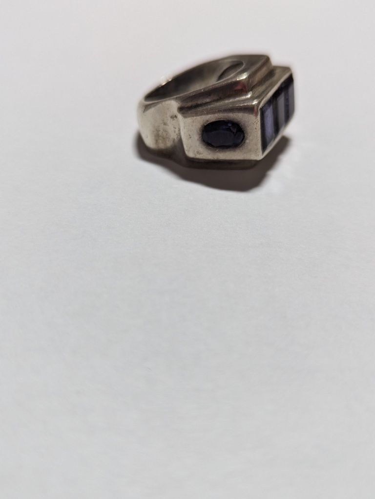 Vand inel masiv, vintage, argint cu safir sau iolit