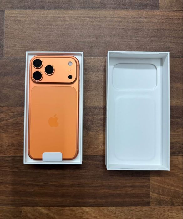 Vand iphone 17 promax  orange 512 gb