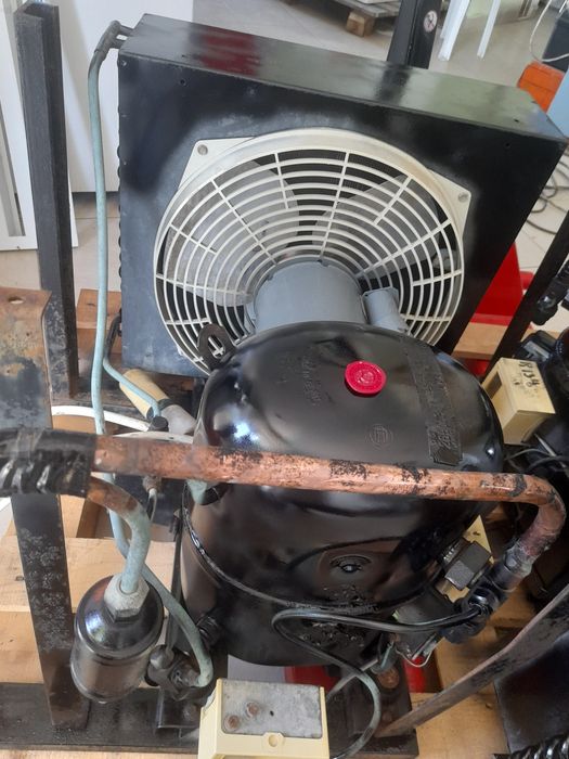 Хладилен компресор хладилна камера