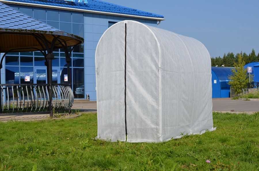 Парник из оцинкованных труб с пленкой