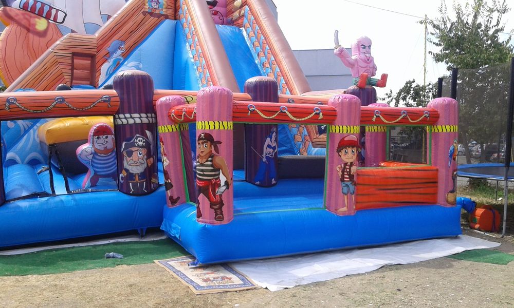 Надуваем батут,замък, детски център, атракциони