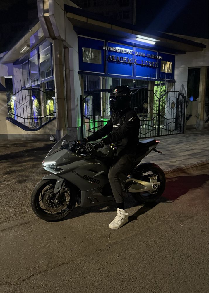 Продаю электромотоцикл Ducati Panigale