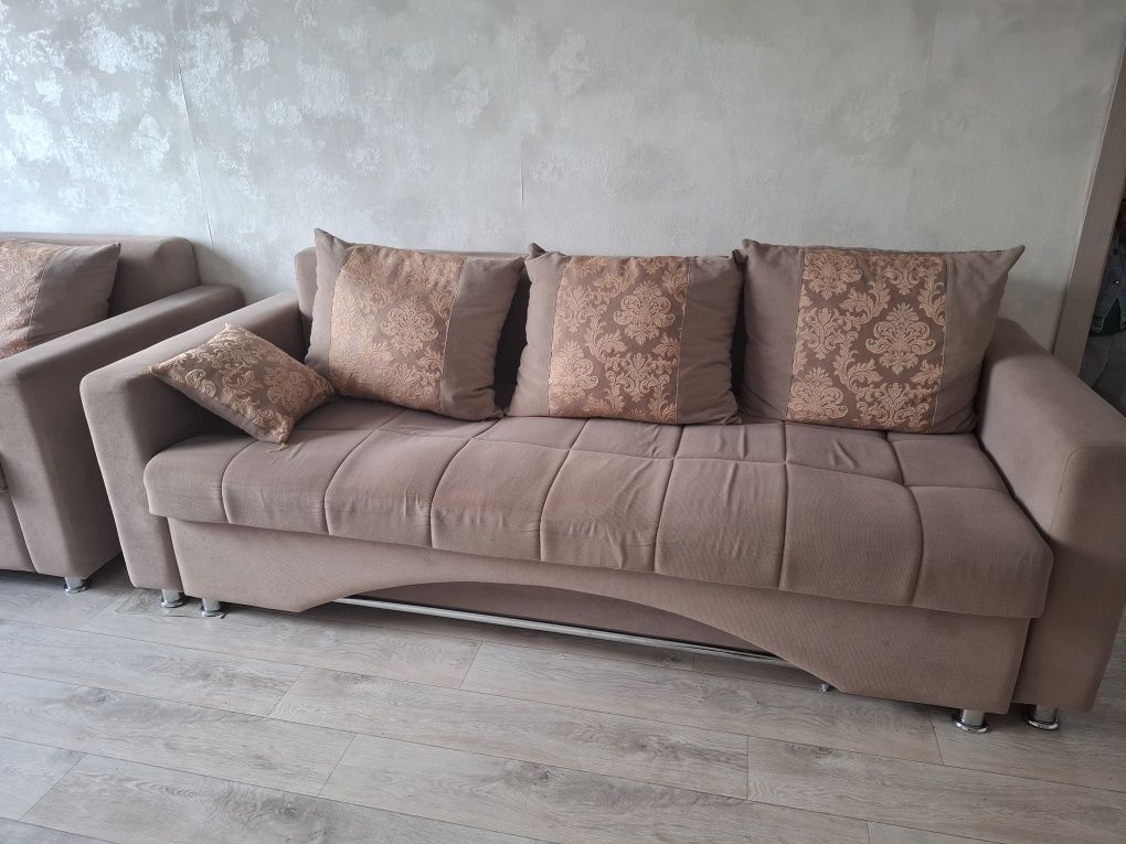 Продам диван с креслом