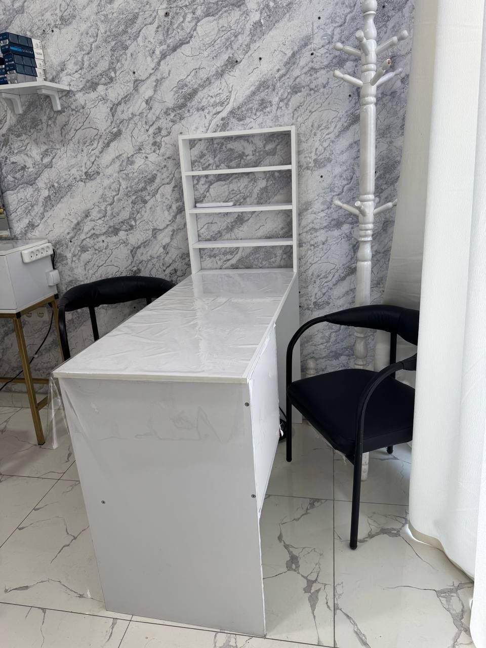 Salon jihozlari srochna sotiladi