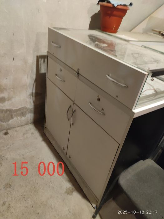 Продам шкафы, тумбочки