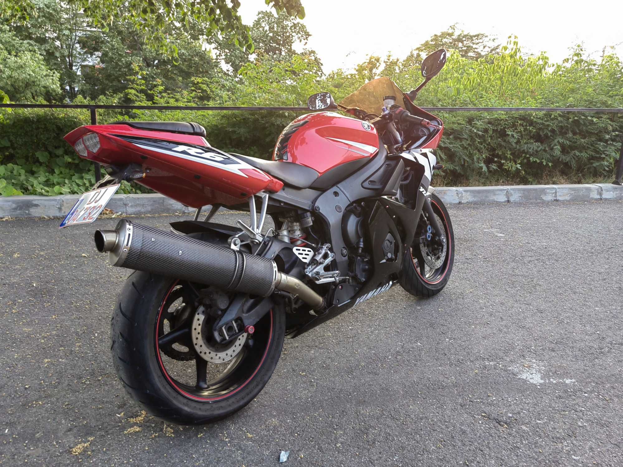 Vând Yamaha yzf r6