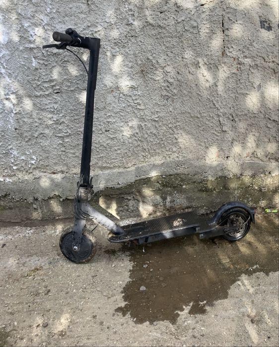 Trotineta electrica stare foarte functinabila pret negociabi 1200 lei
