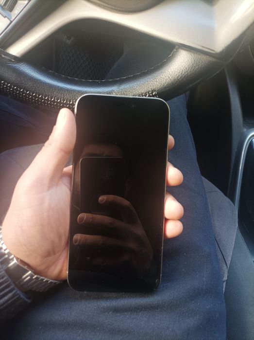 Iphone 15 pro max256 sotiladi.Karobka bor.Sastayana zor qirilgan joyi