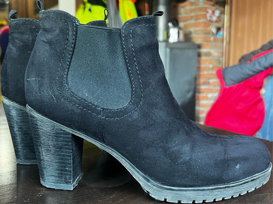 Botine scurte cu toc