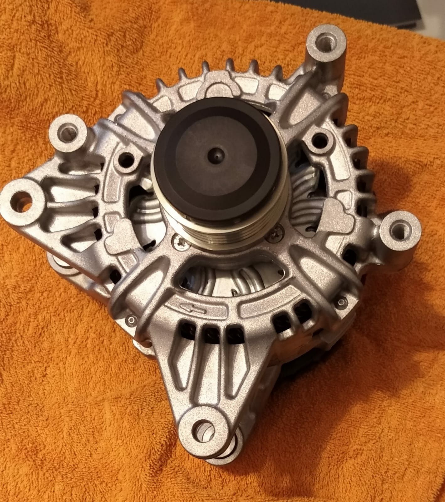 Alternator MERCEDES clasa A,B,GLA,GLB,CLA,W Mercedes Benz A0009062209