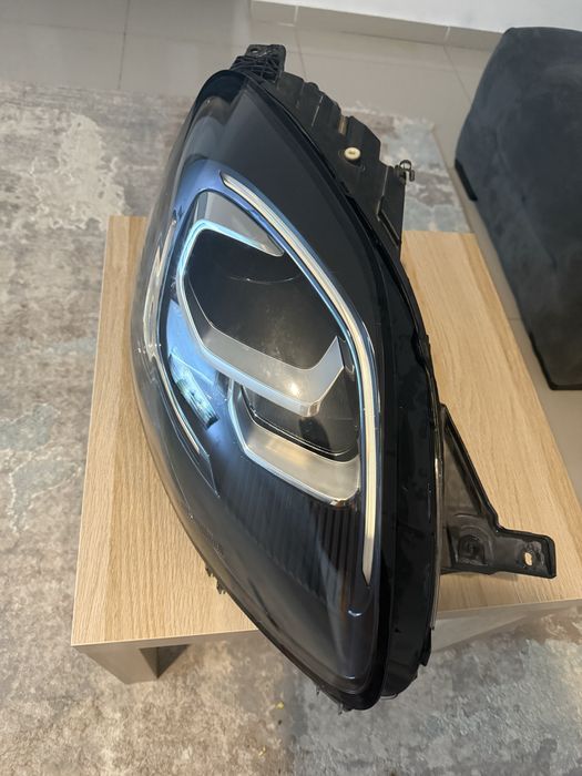 Far dreapta, Ford Puma 2021 + modul