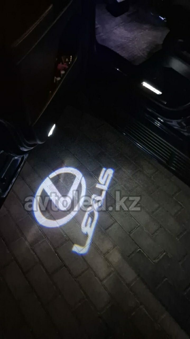 Тойота Камри 40 50 75 подсветка дверей с лого авто LED подарок мужчине
