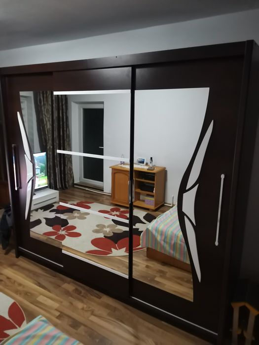 Dressing 3 uși grisante cu oglinda