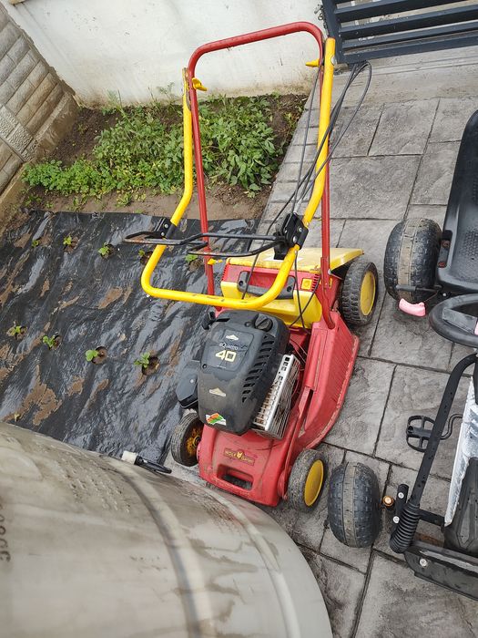 Mașina de tuns iarba