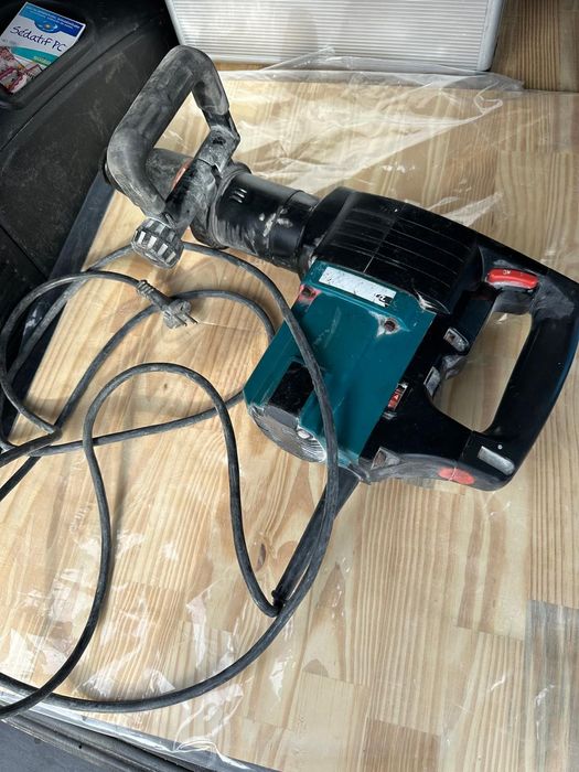 Ciocan rotopercutor demolator Makita HM 1202C