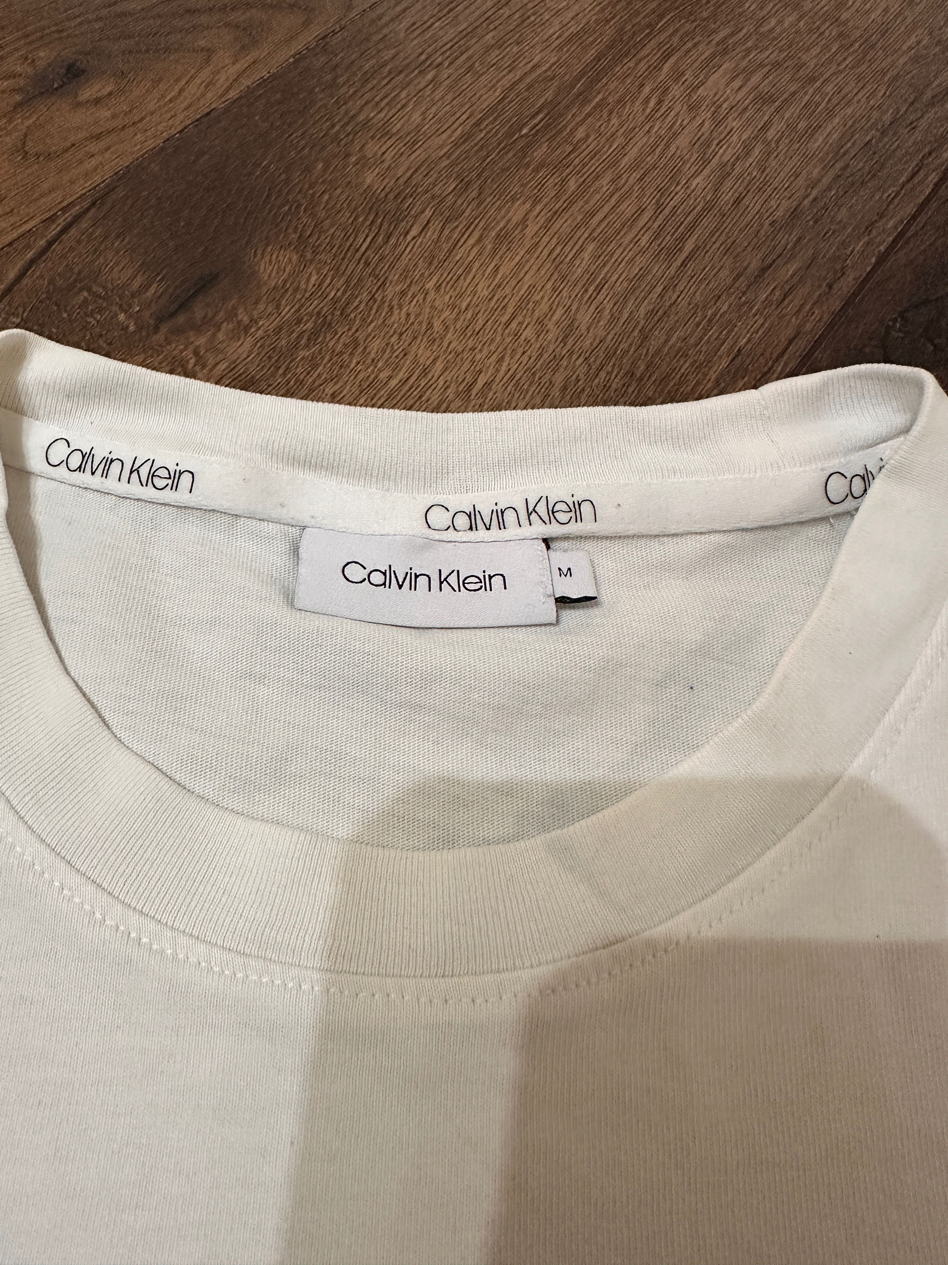 Calvin Klein бяла мъжка тениска