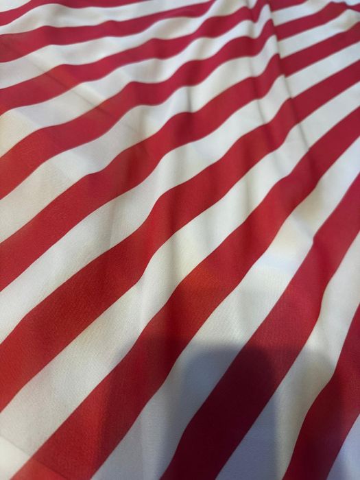 Rochie rosie vaporoasa