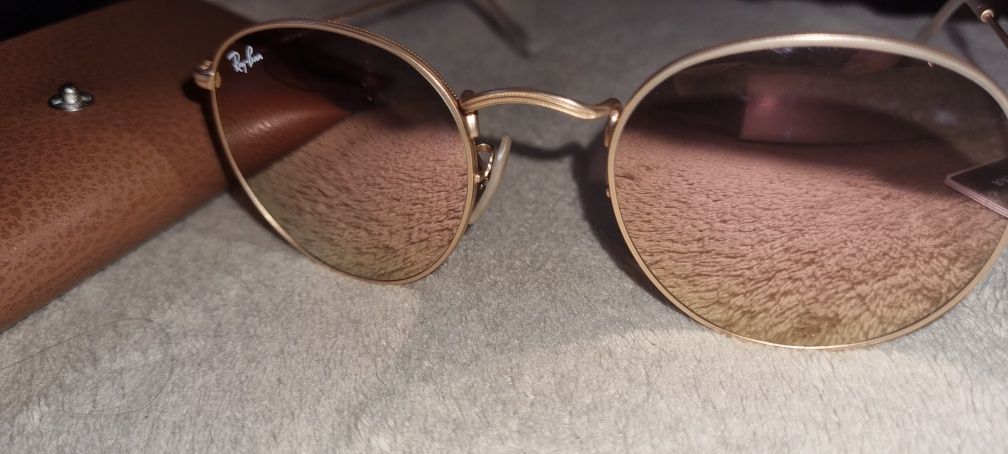 Слънчеви очила Ray-Ban Round с огледални розови стъкла
