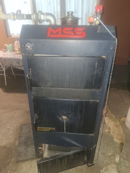 Vând centrala pe lemne.