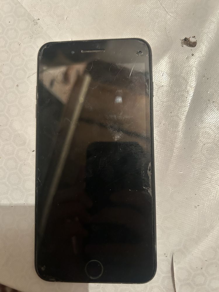 Айфон 7+ продам.