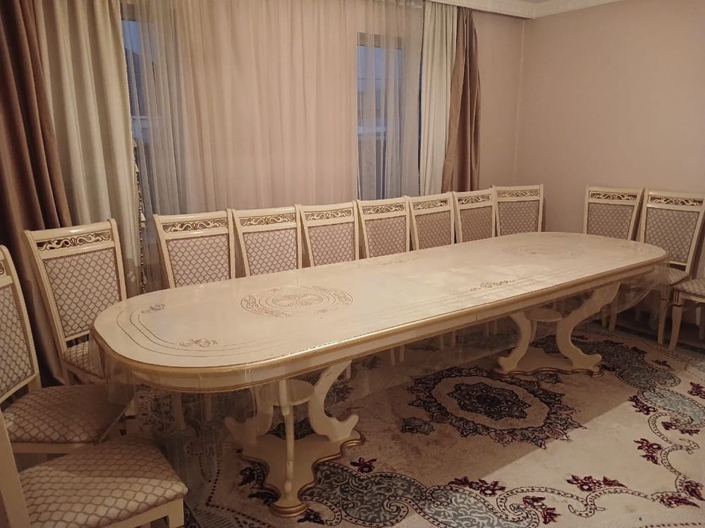 Продам в отличном состоянии стол и стулья! срочноо.