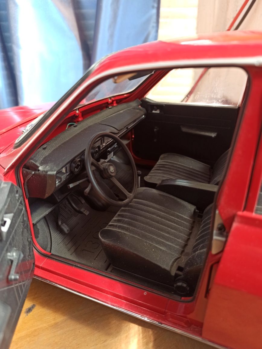 Vând macheta Dacia 1310