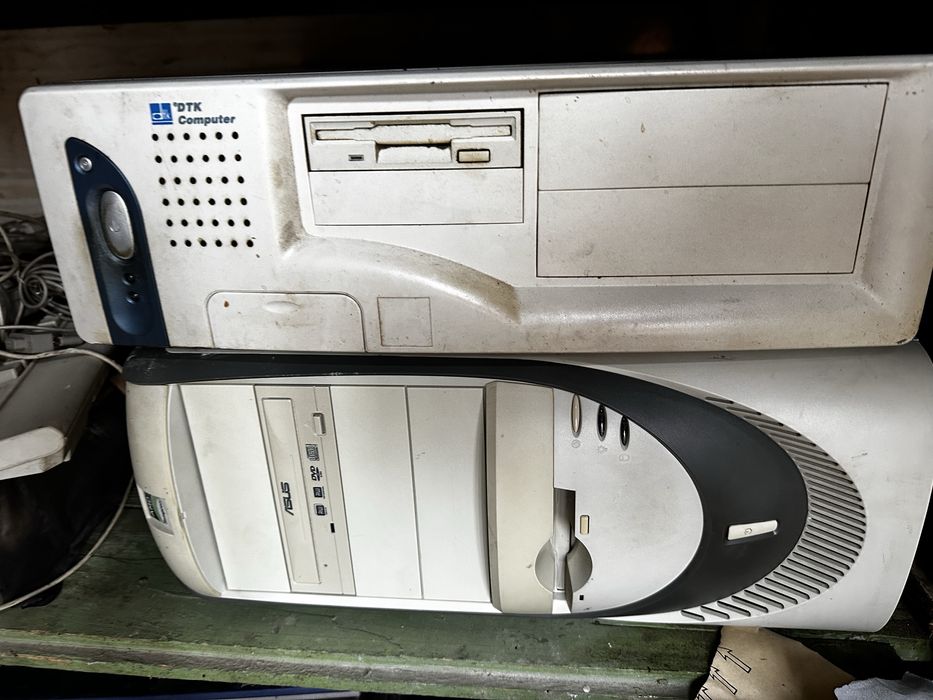 Lot unitati vechi si piese IT.