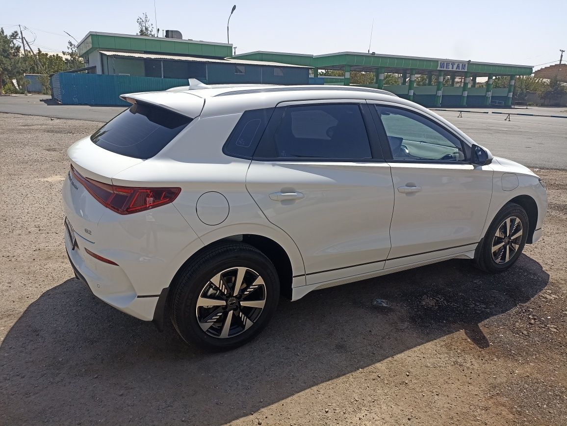 e2 BYD 2025 sotiladi