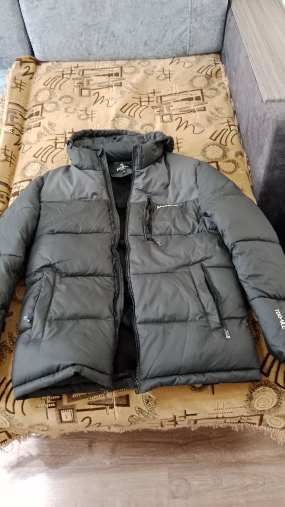 Продам зимную мужскую куртку