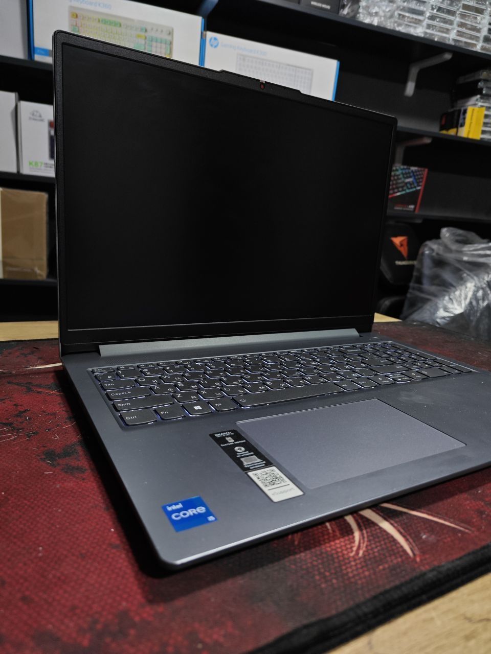 ноутбук LENOVO i5 1335u/ssd256/Ddr5 8g