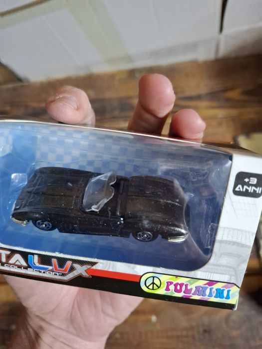 3 броя колички..