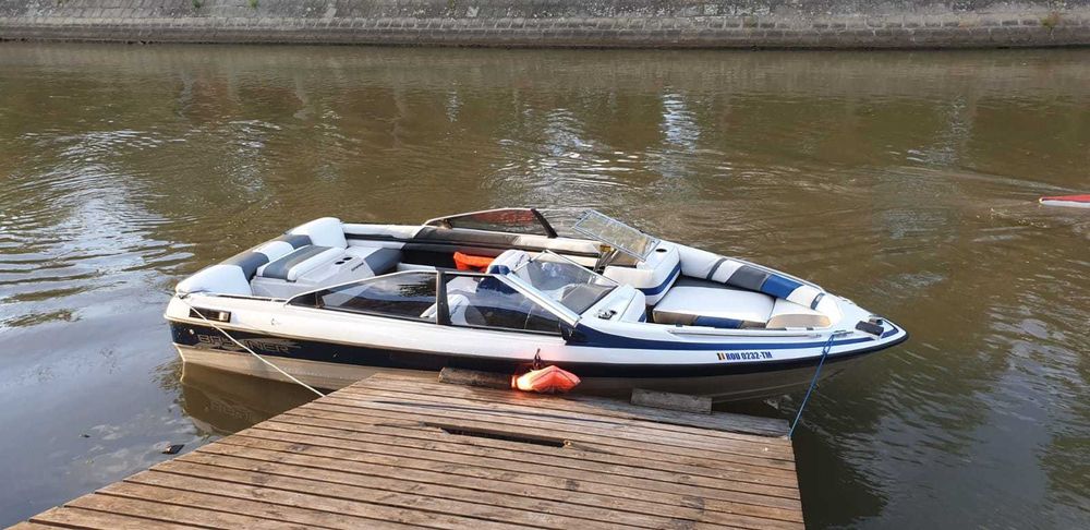Vand la pachet doua barci BAYLINER si REGAL ambele cu peridoc 8000 Eur