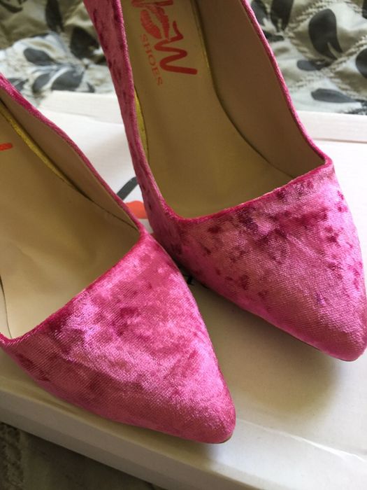 Vand pantofi catifea roz noi 38