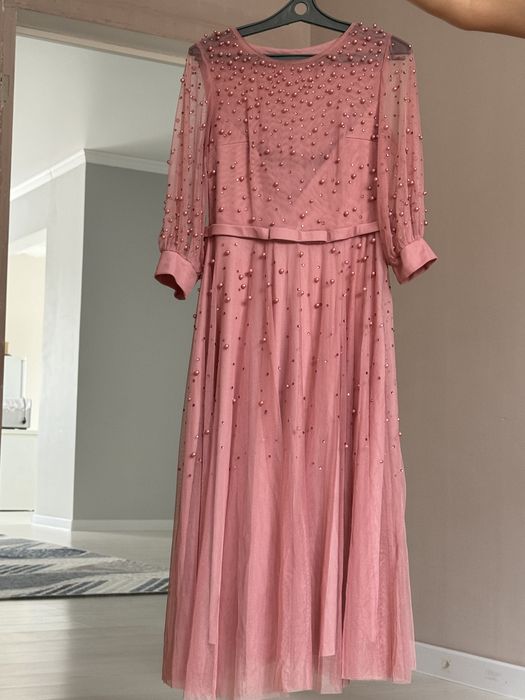 розовое вечерное платье.