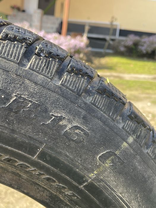 Vând doua cauciucuri 215/65 R16 C