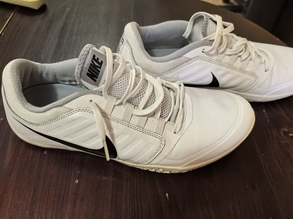 Маратонки Nike 42