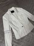Sacou alb decorat cu pietre 36 S cambrat pe corp