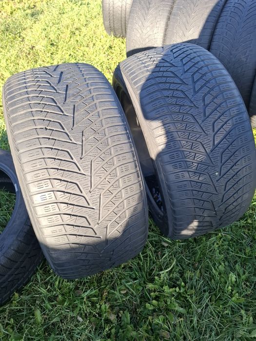 Vand 2 anvelope 295 40 21 yokohama de iarna