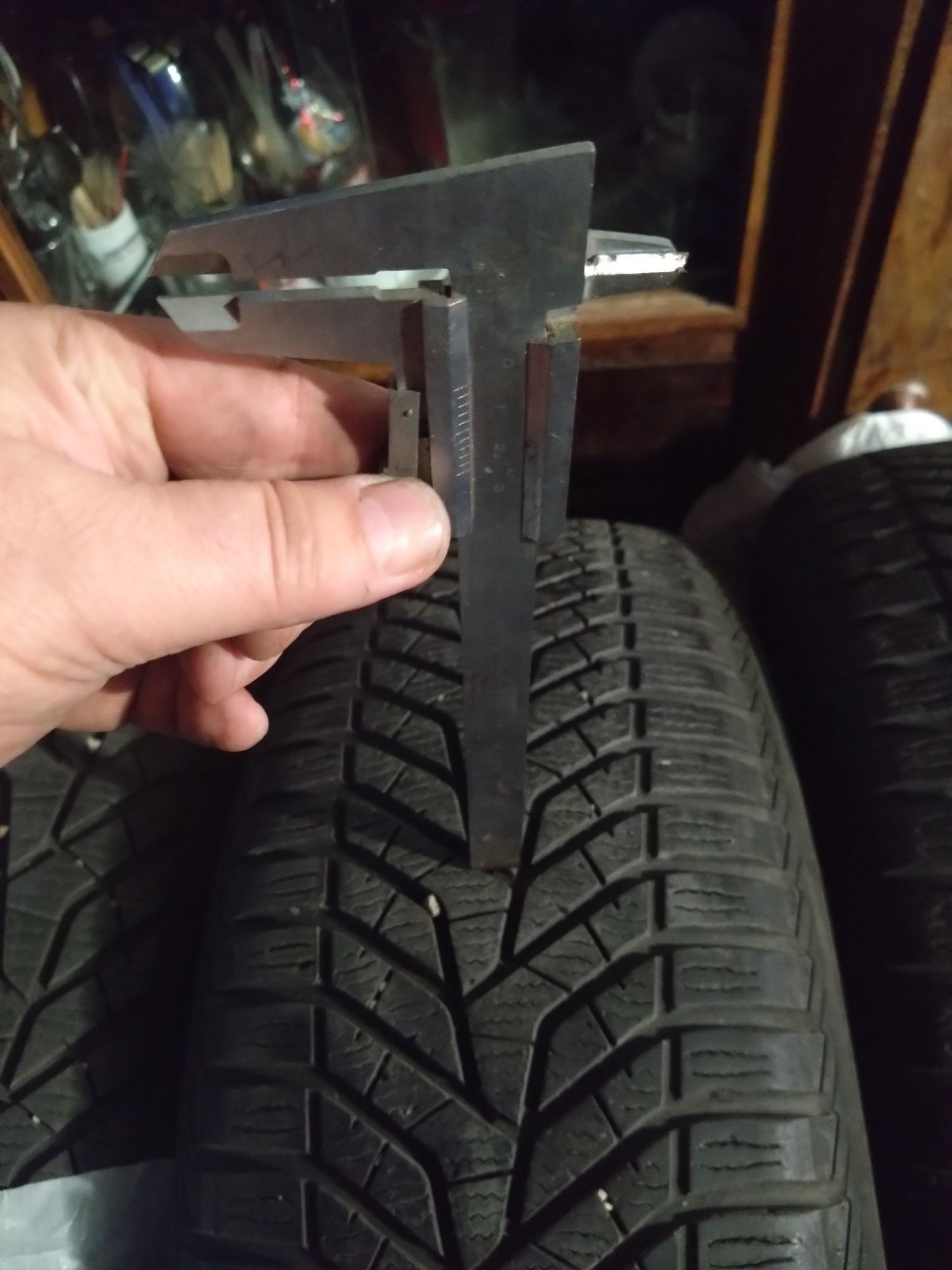 Продавам четири зимни гумиYokohama 225/55R17