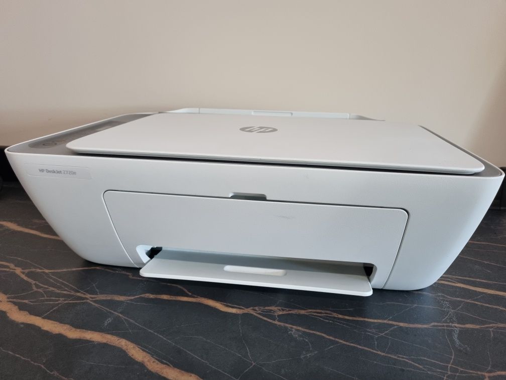 Продавам Wireless принтер HP DeskJet 2720e